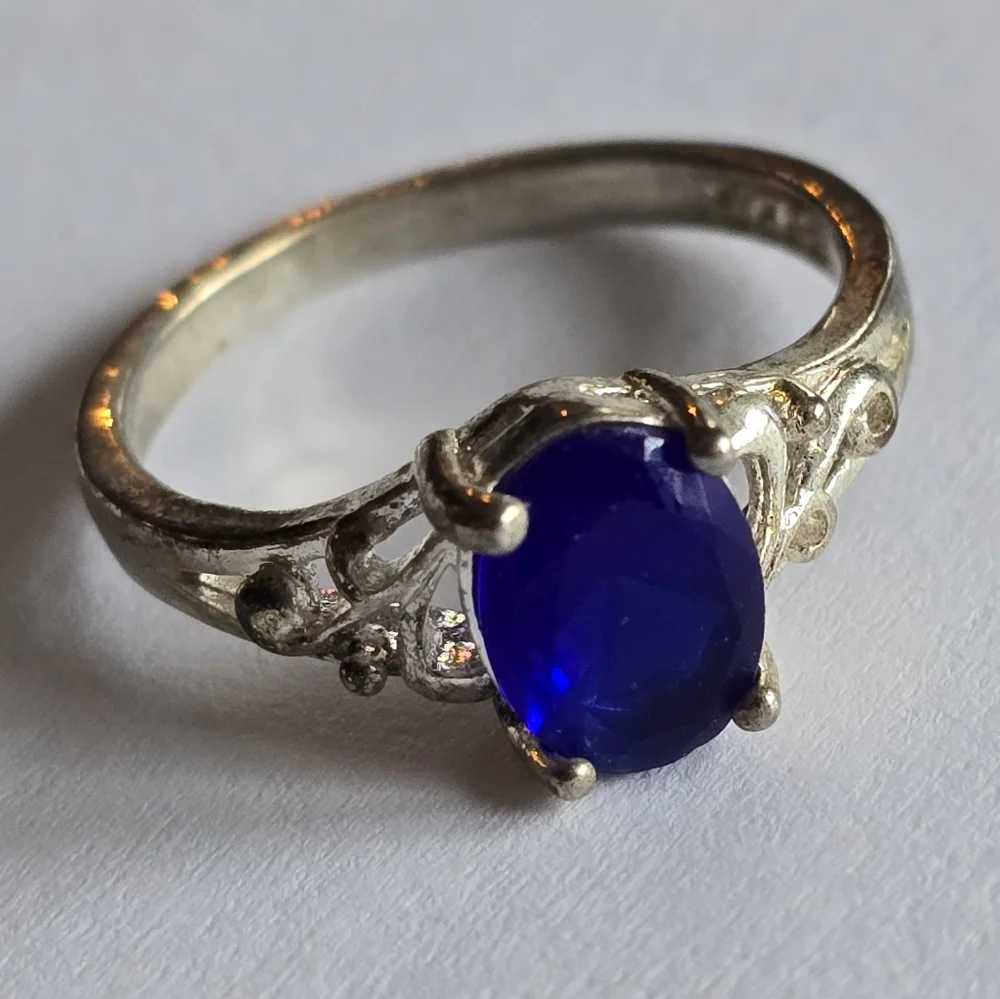 Blue gem ring silver tone size 5.75 5 3/4 classic elegant dainty